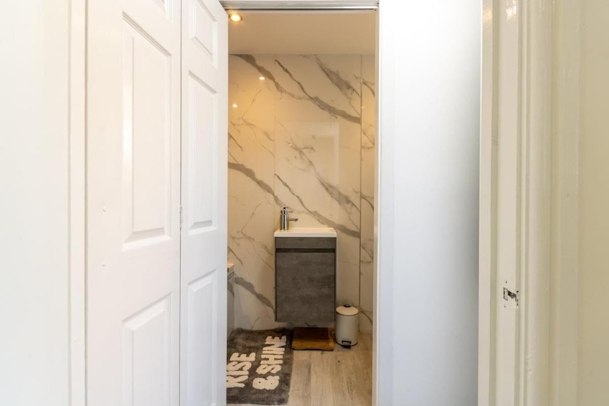 Luxury Long With Free Parking Nottingham