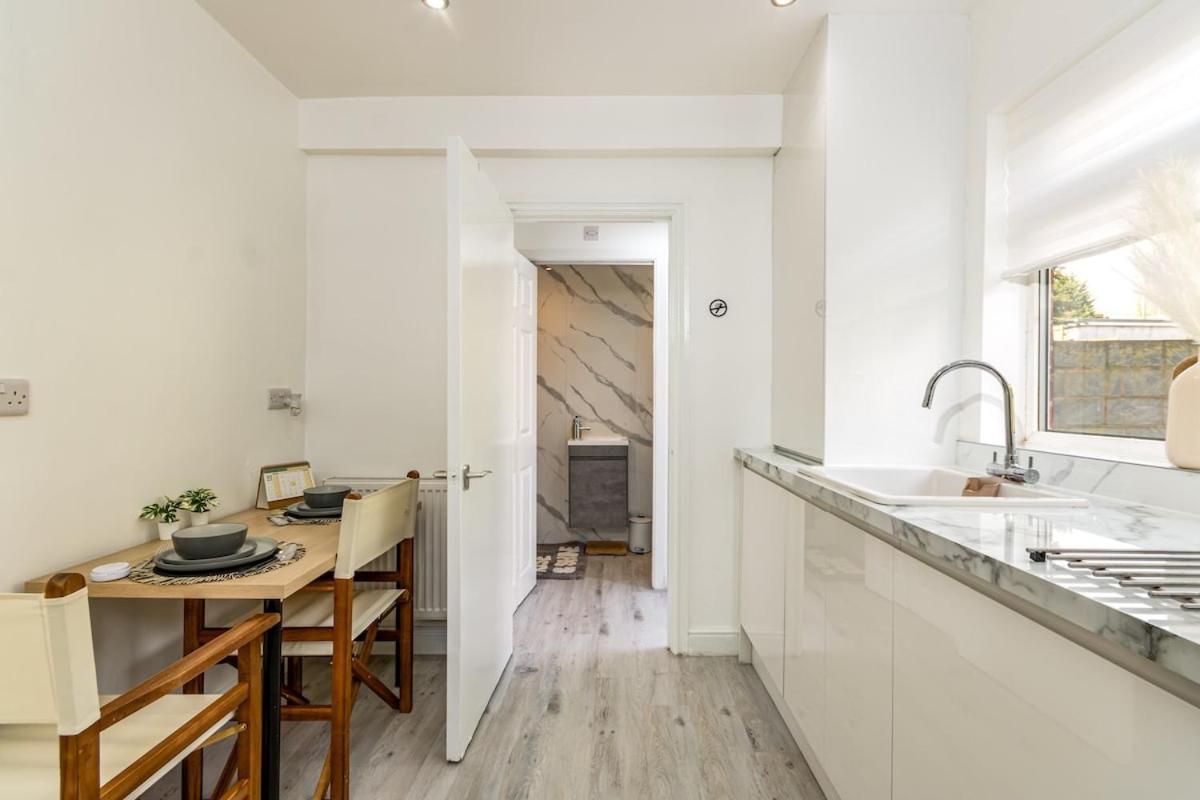 Luxury Long With Free Parking Nottingham