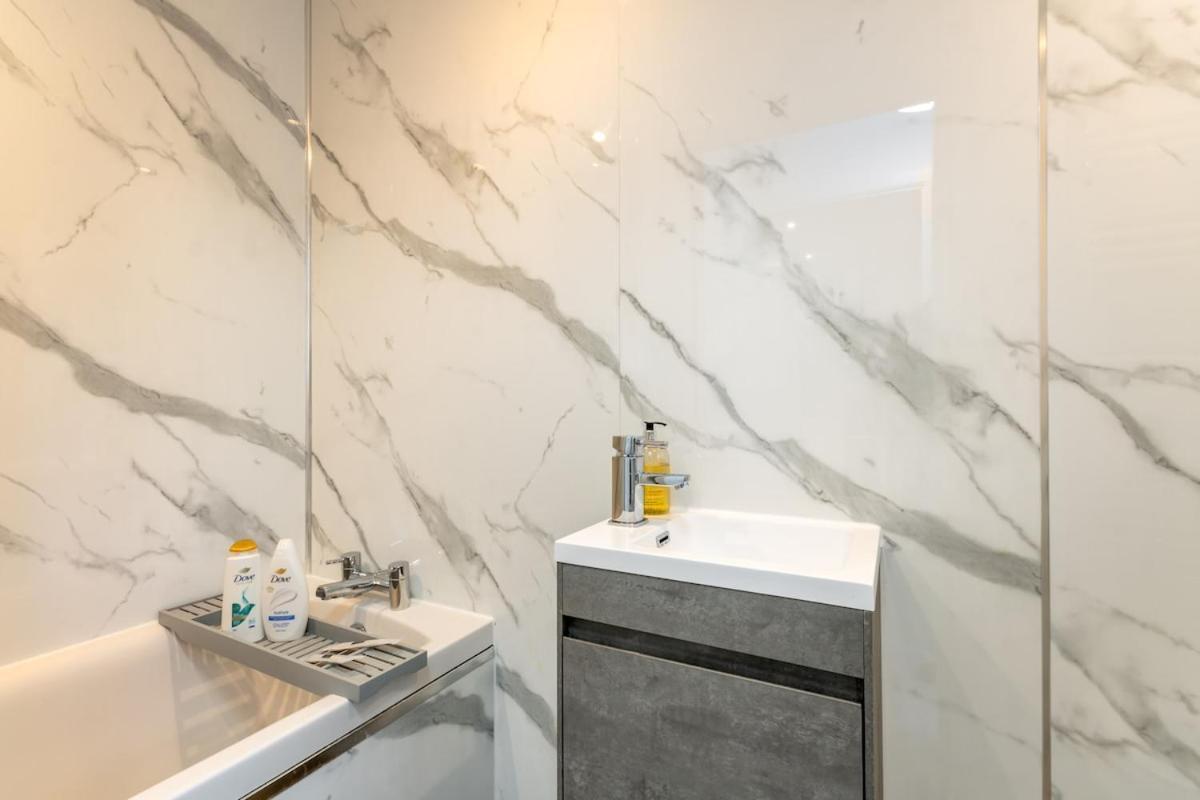 Apartment Luxury Long With Free Parking